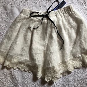 Super cute ivory lace shorts!